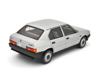 Alfa Romeo 33 1.3S Edizione 1985 Grigio metallizzato Laudoracing 1:18 Resinemodell (Türen, Motorhaube... nicht zu öffnen!)